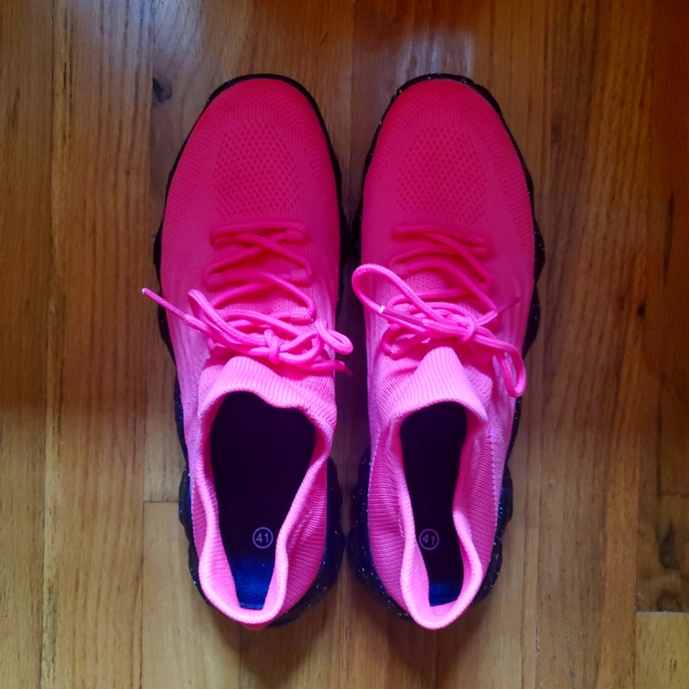 Vibrant Neon Pink Knit Women's Size 10 US / 41 EU Slip-On Sneaker Shoe New